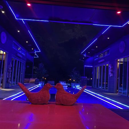 לאמאי ביץ' Stunning Villa With Ocean Views And Free Car מראה חיצוני תמונה