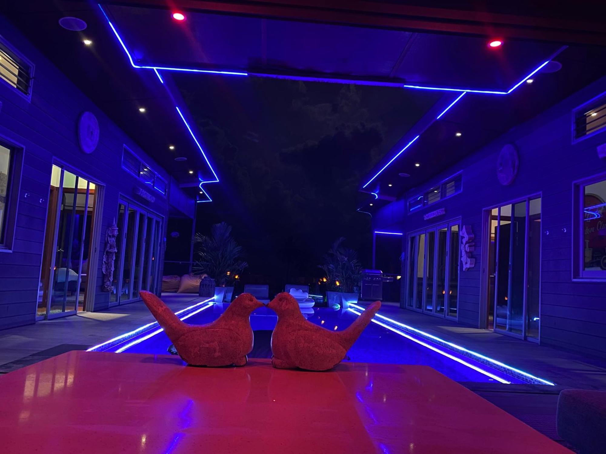 לאמאי ביץ' Stunning Villa With Ocean Views And Free Car מראה חיצוני תמונה