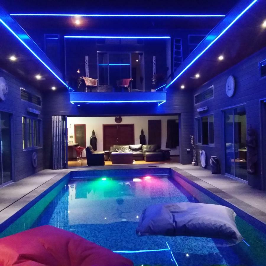 לאמאי ביץ' Stunning Villa With Ocean Views And Free Car מראה חיצוני תמונה