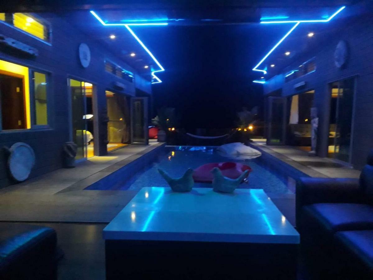 לאמאי ביץ' Stunning Villa With Ocean Views And Free Car מראה חיצוני תמונה
