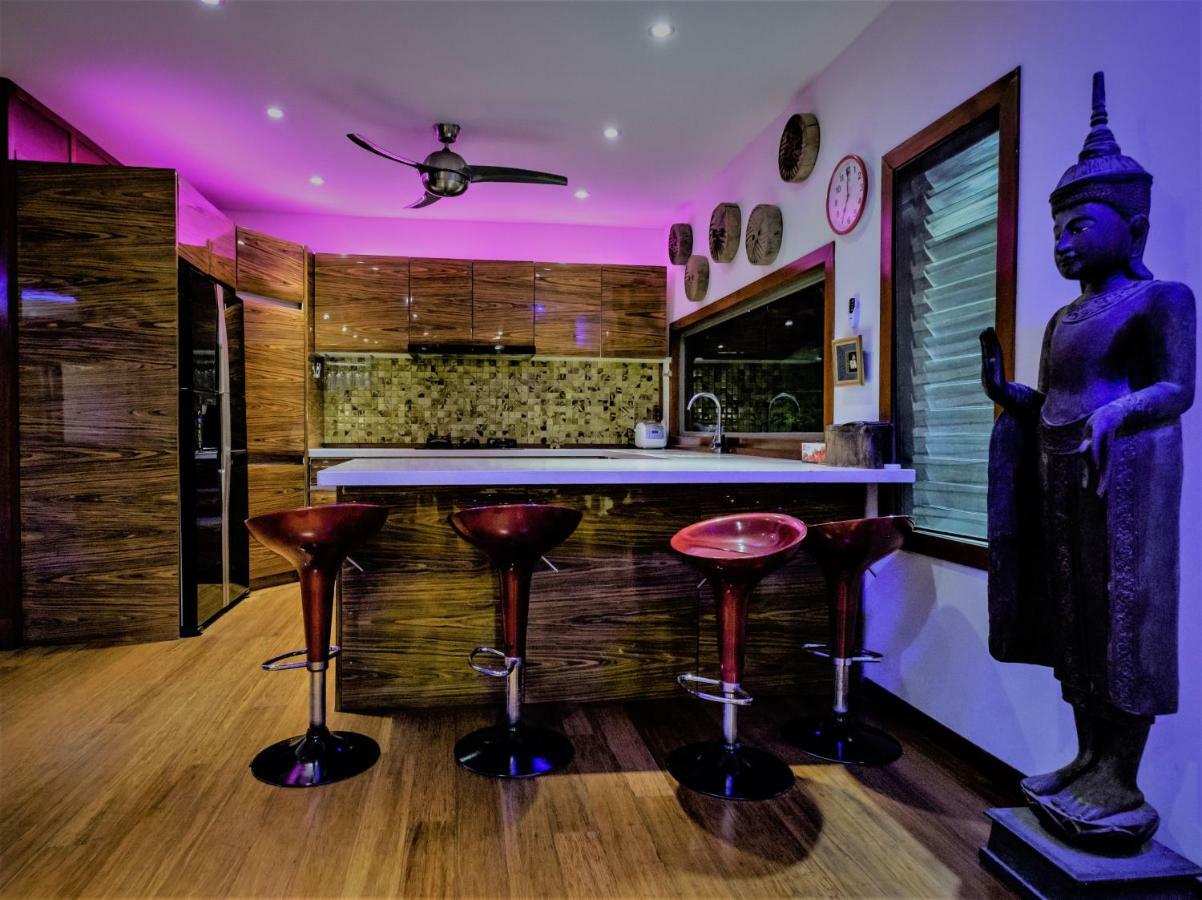 לאמאי ביץ' Stunning Villa With Ocean Views And Free Car מראה חיצוני תמונה